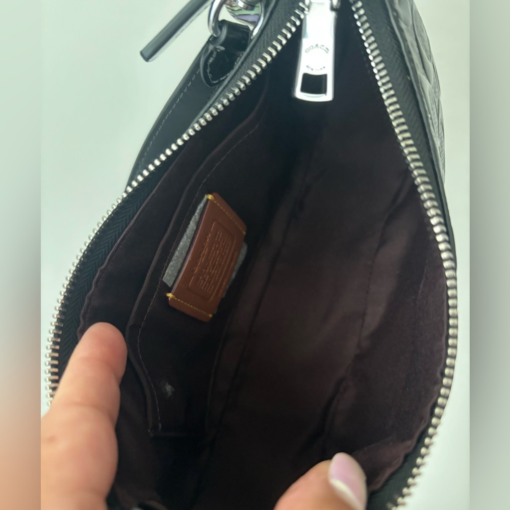 Coach NWT Teri Shoulder Bag in Signature Black Patent Leather w/Heart Charm - Picture 6 of 8